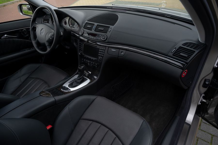 Mercedes-Benz E-Klasse E55 AMG (2003) — صورة 4