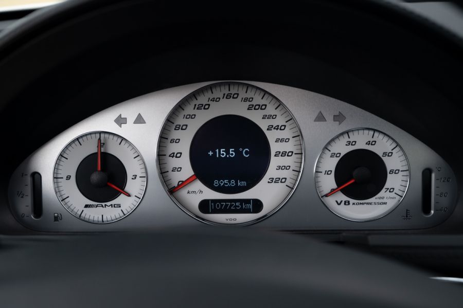 Mercedes-Benz E-Klasse E55 AMG (2003) — صورة 6