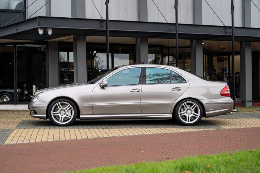 Mercedes-Benz E-Klasse E55 AMG (2003) — صورة 2