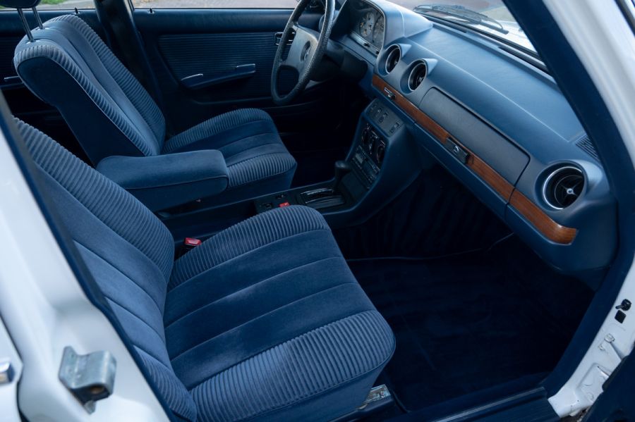 Mercedes-Benz 200-Serie 230E (1983) — foto 4