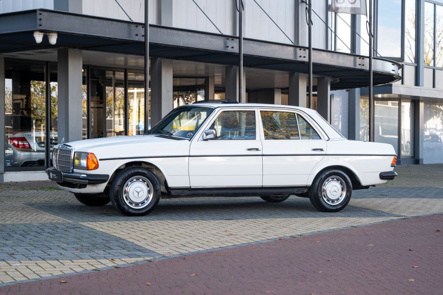 Mercedes-Benz 200-Serie 230E (1983)