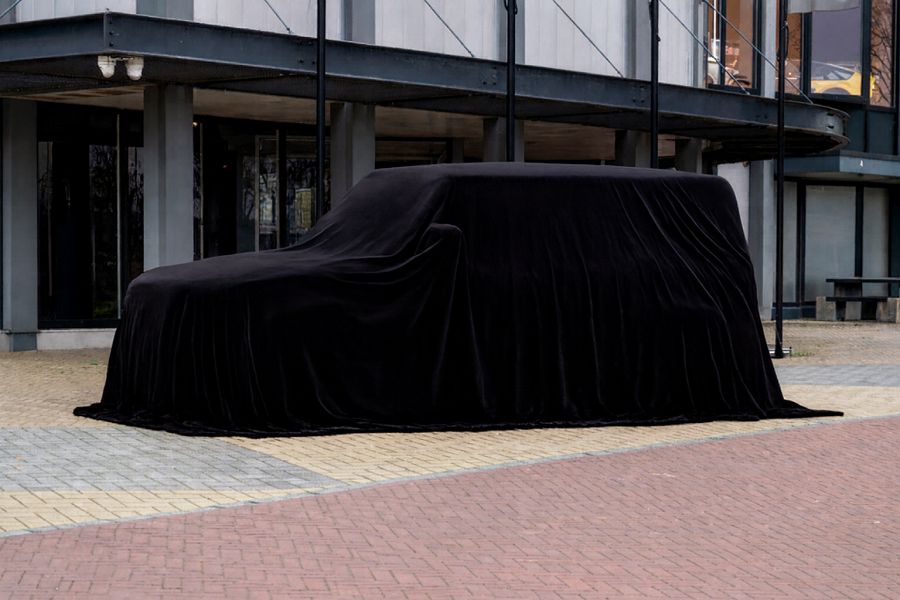 Land Rover Defender 110 P400e 75th Anniversary (2023)